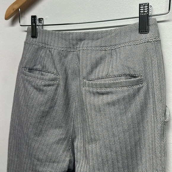 Lululemon On The Fly Jogger Pants Athletic Chevron Striped Gray White Size 2 - Picture 6 of 7